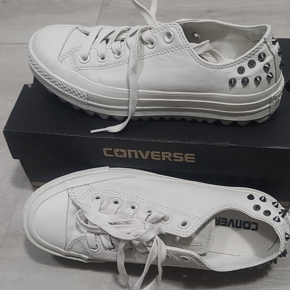 STUDDED LIFT RIPPLE SNEAKER IN VAPOROUS GRAY